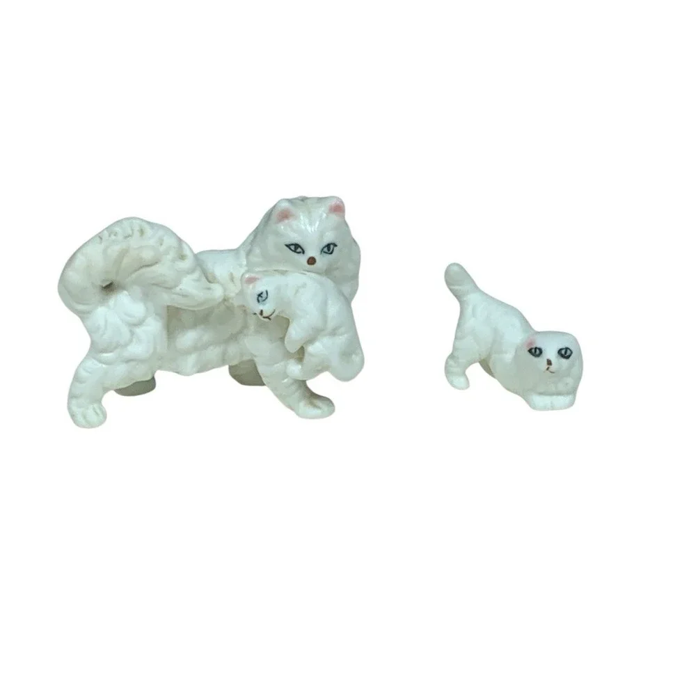 Vintage Porcelain Miniature White Persian Mama Cat Figurine With Two Kittens